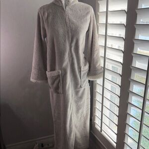 NWT XS Women’s Natori Sherpa Plush Cream Teddy robe Lounger zippered